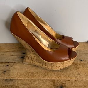 Brown curve platform wedge sashayyy madden girl peep toe nwot size 7.5